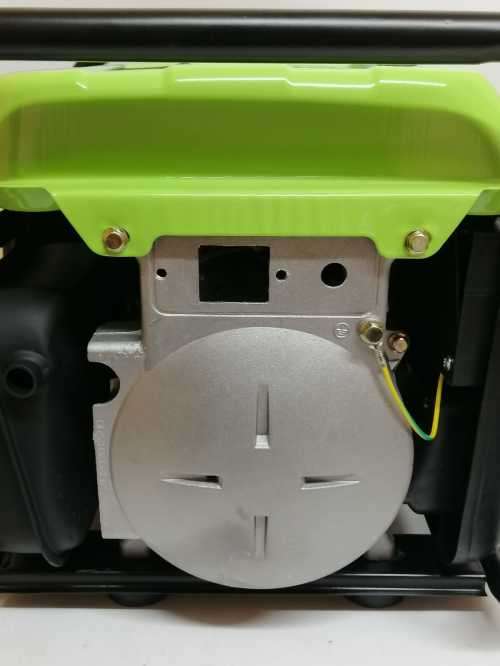 Petrol Generator 750W(2 stroke) - Run small appliances( TV, Fridge and light)
