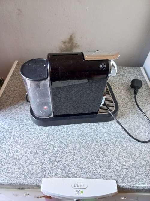 NESPRESSO COFFEE MACHINE