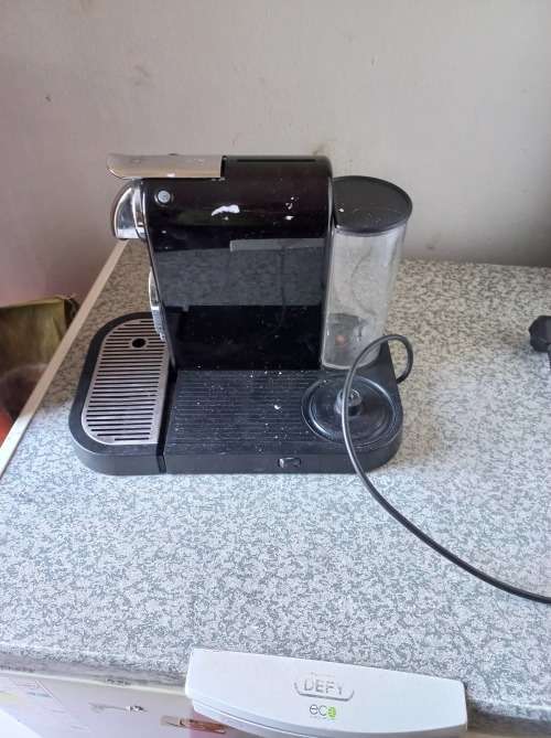 NESPRESSO COFFEE MACHINE