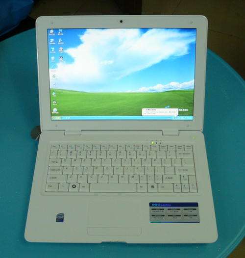 NOTEBOOK - WHITE - AIRBOOK - 13.3" - 13 INCH - INTEL ATOM - ULTRA THIN - 1GB RAM - 160GB - LAPTOP
