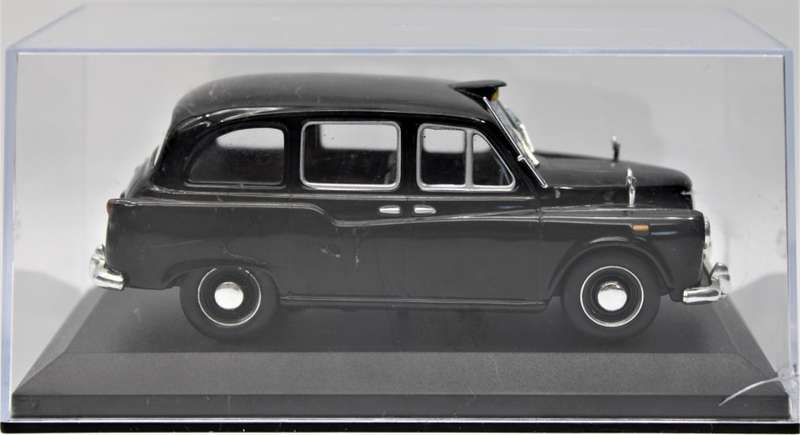 Altaya Austin FX4 London Taxi 1965 & Atlas Editions Aston Martin DB5