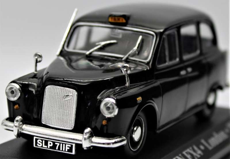 Altaya Austin FX4 London Taxi 1965 & Atlas Editions Aston Martin DB5