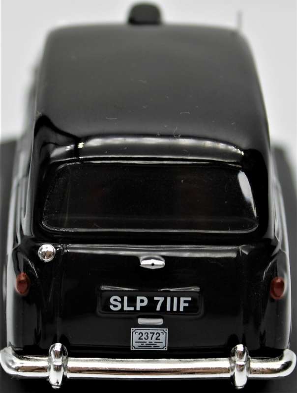 Altaya Austin FX4 London Taxi 1965 & Atlas Editions Aston Martin DB5