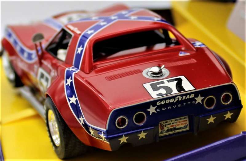 SCALEXTRIC - TWO Limited Editions - Chevrolette Corvette L-88 & Opel Vektra GTS V8