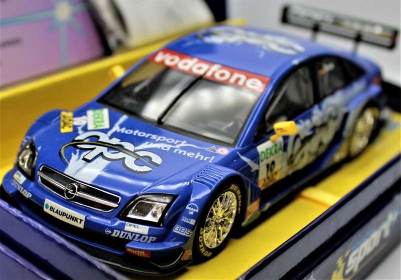 SCALEXTRIC - TWO Limited Editions - Chevrolette Corvette L-88 & Opel Vektra GTS V8