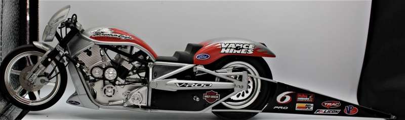 ERTL Racing Champions - 1:9 Harley Davidson Screamin Eagle / Vance & Hines NHRA Pro Stock Bike