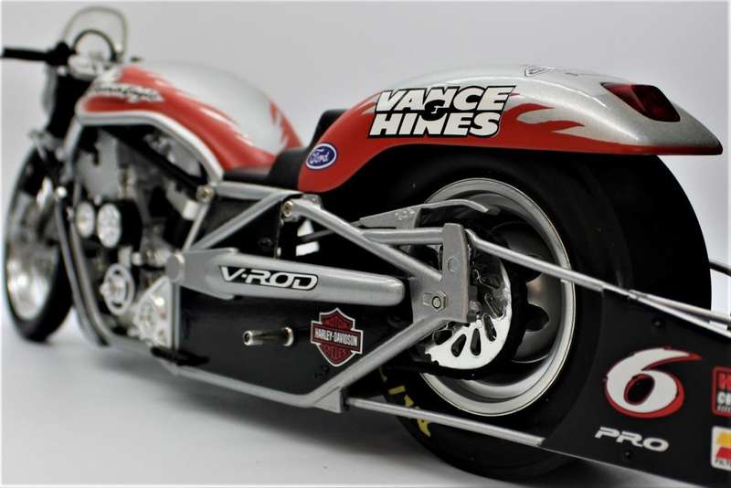 ERTL Racing Champions - 1:9 Harley Davidson Screamin Eagle / Vance & Hines NHRA Pro Stock Bike
