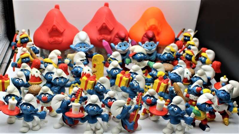 46x McDonalds Smurfs Plus 3x Houses incl 3x SCARCE Happy Meal Smurfs