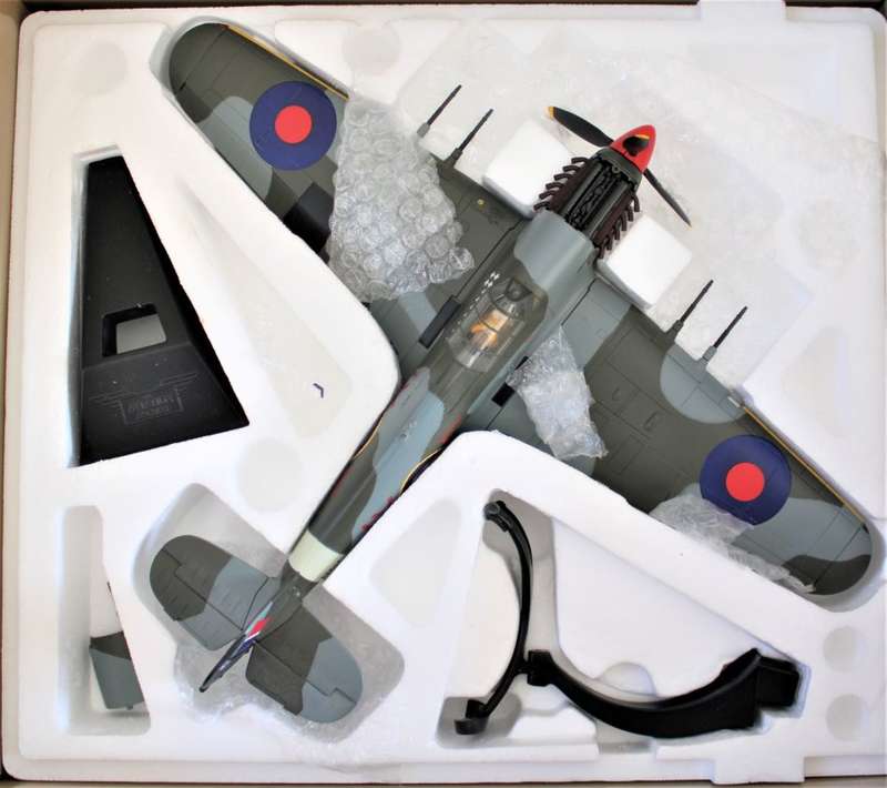 Corgi - Limited Edition 1:32 Hawker Hurricane "Night Reaper" - Battle of Britain Memorial Flight