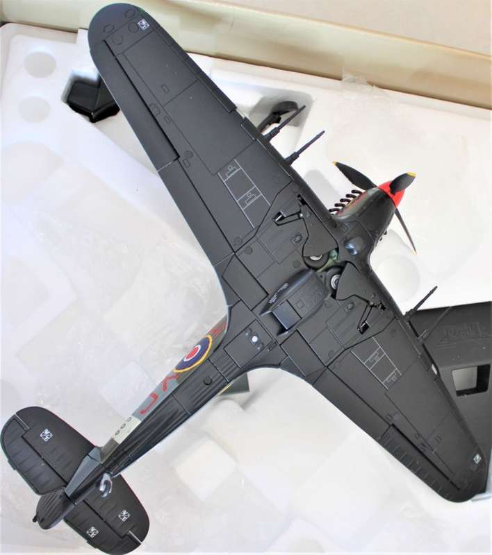 Corgi - Limited Edition 1:32 Hawker Hurricane "Night Reaper" - Battle of Britain Memorial Flight