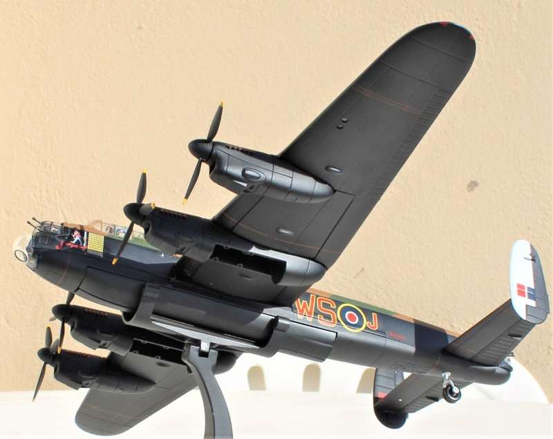 Corgi - Limited Edition 1:72 Avro Lancaster B Mk.1 (Special) 9 SQN RAF - 43cm Wingspan!!