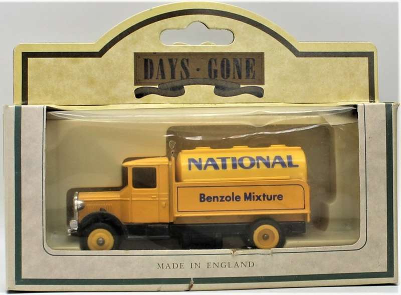 Lledo - LOT 1 - 10x 1934 Mack Tanker Trucks - Mostly Oil & Gas related. - Mint in Box