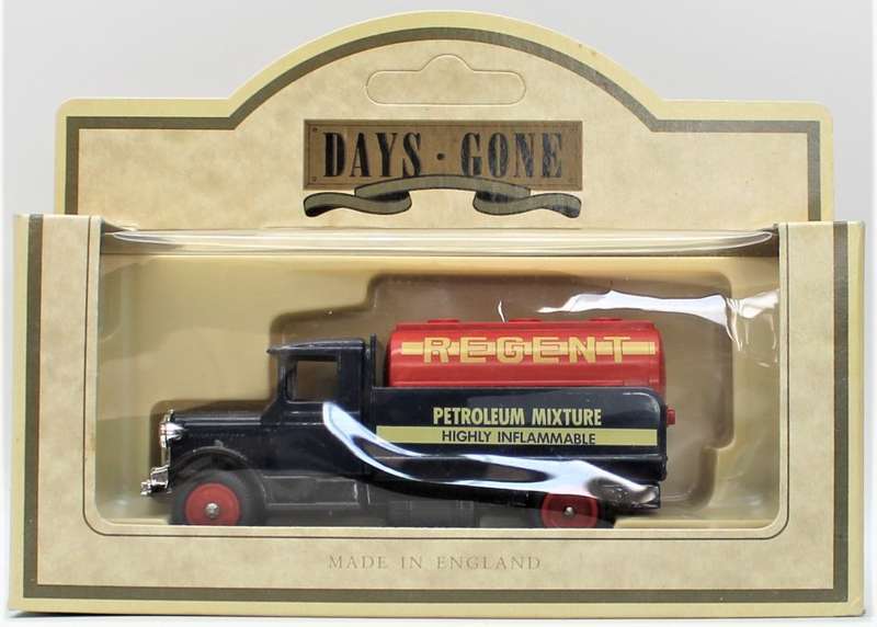 Lledo - LOT 1 - 10x 1934 Mack Tanker Trucks - Mostly Oil & Gas related. - Mint in Box