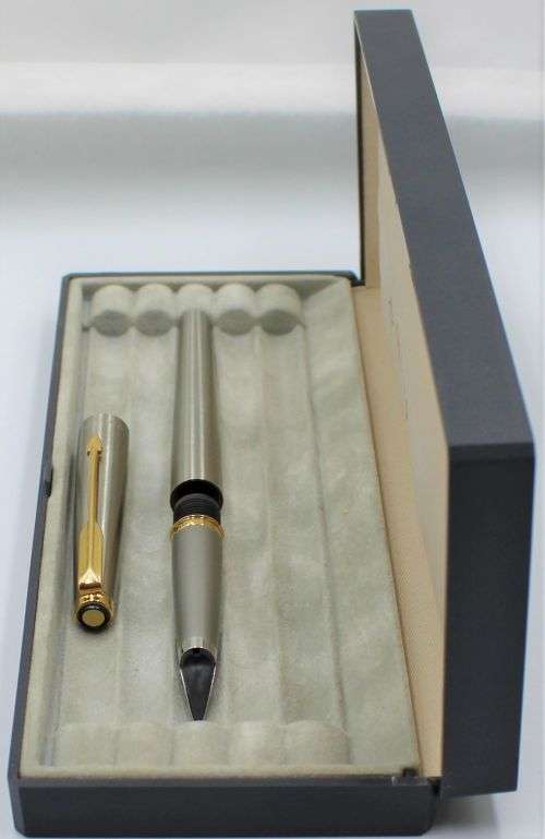 Collectable - Parker 50 "Falcon" Fountain Pen in Box - 1978-1982