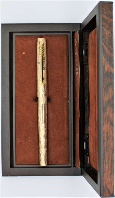Very Collectable - Parker 105 - Gold-Rolled Bark Finish Ballpoint Pen - 1979-1982 - Boxed