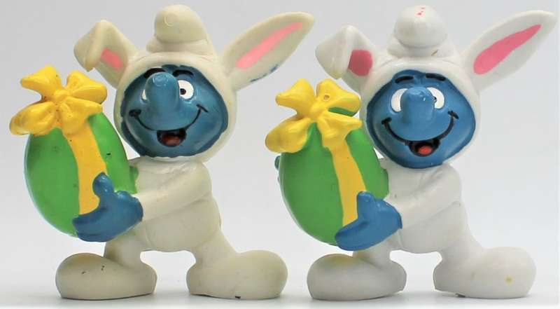 20496 - 2x Different Smurfs in Bunnysuits - Hand-Painted Originals