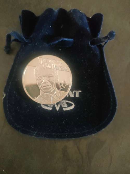 2007 uncirculated Protea series R1 in SA mint pouch. Comes with COA