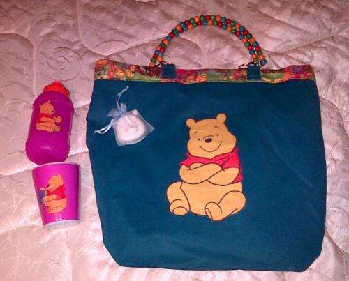 WINNI DE POOH totebag with FIVE Winni De Pooh gifts and a Puzzle!!