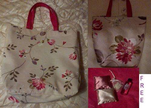 Stunning Flower Theme Tote Bag. FREE gifts with the bag!!