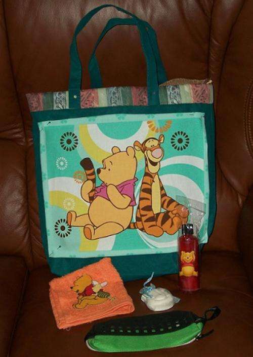 Winni De Pooh Tote Bag with FREE Winni goodies. Give away on R1 auction!