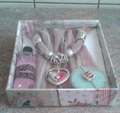 BEAUTIFUL PENDANT SCARF SETS. Nice Christmas presents