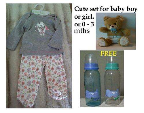 BRAND NEW !! Cute baby outfit - Fit 0 - 3 mths. Free Gifts - check this out!!!