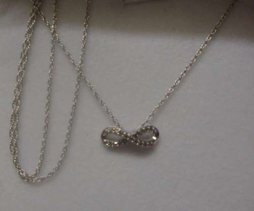 Solid White Gold Pendant With Chain (Worth R28257)