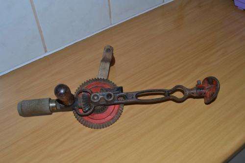 Old US made hand crank drill. Miller Falls Company.