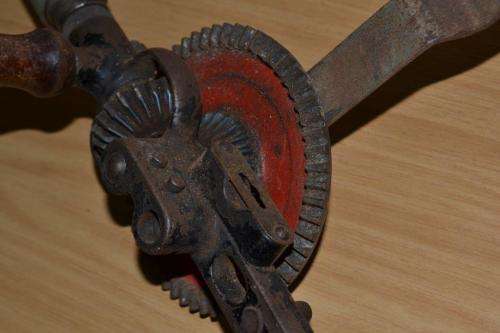 Old US made hand crank drill. Miller Falls Company.