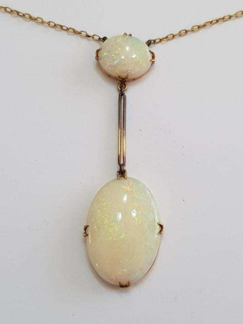 9 ct Yellow gold chain set with 2 stunning Opals.