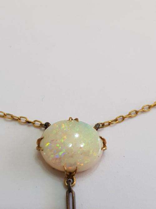 9 ct Yellow gold chain set with 2 stunning Opals.
