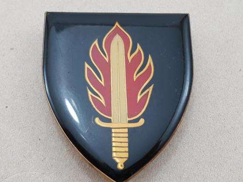 11 Commando later Intelligence School Shoulder Flash. Pins Intact.
