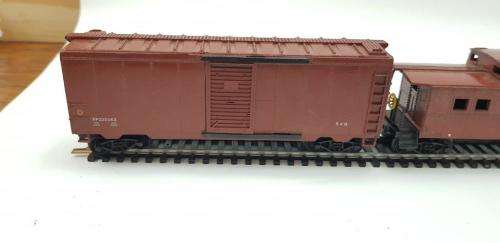 Life Like Locomotive and 2 coaches. HO gauge. Loco not tested. SAR/SAS