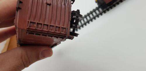 Life Like Locomotive and 2 coaches. HO gauge. Loco not tested. SAR/SAS