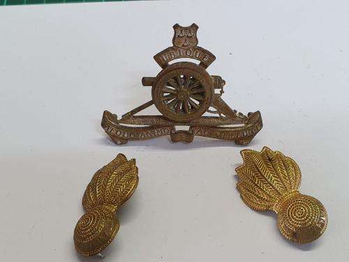 South African  Regiment University Orange Free State Cap and collar badges.