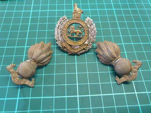 Rhodesian Corps of Engineers Cap and Collar badges.