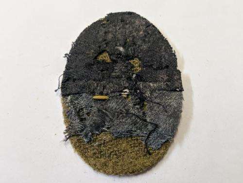 Italian WWII Supply Corps cap badge.