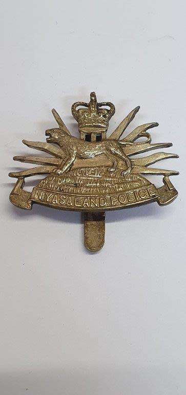 Nyasaland Police W/M Cap Badge Q/C. Worn pre 1964. Owen 3674.