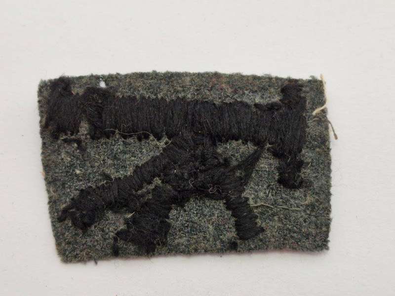 Italian WWII Gunners badge? 40 x 65 mm.