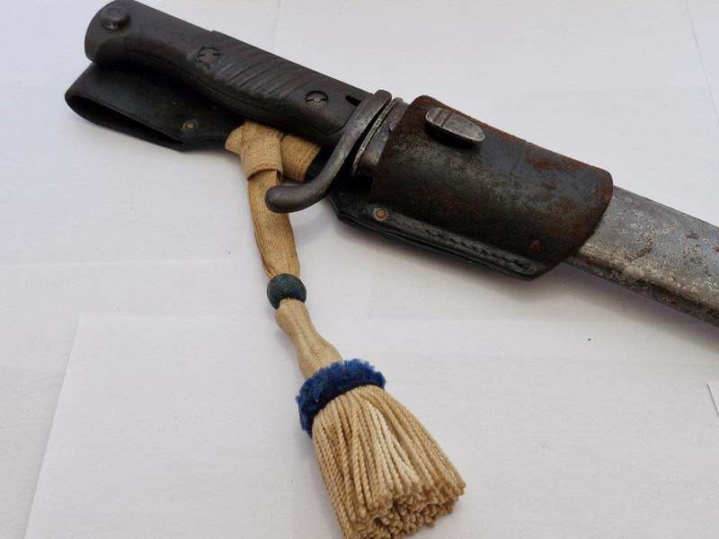 WWI German S98/05 Sawback butcher bayonet with 4th infantry company knot. Mauser AG 1916.