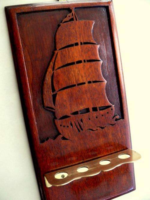 ATTRACTIVE OLD PIPEHOLDER ON WOOD WITH CARVED SHIP,BRASS AND WOOD,Pls check pics..