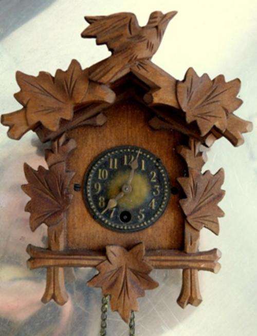 HANDCARVED MINI WOODEN CUCKOO CLOCK,Pls see pics...