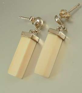 CLASSY IVORY / SILVER EARRINGS.VINTAGE