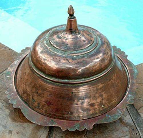ATTRACTIVE OLD LIDDED DISH,COPPER,PLEASE SEE ALL PICS