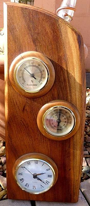 BAROMETER ,HYGROMETER AND CLOCK ON SOLID WOOD. EXCELL.WORKING