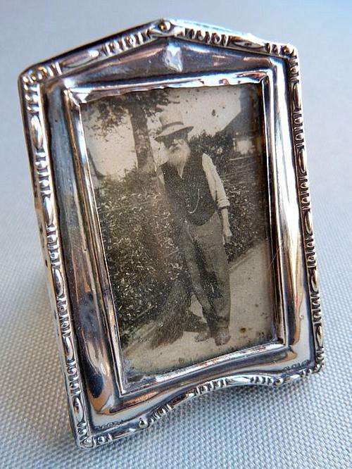 VICTORIAN ! GENUINE SILVER FRAME WITH OLD PICTURE
