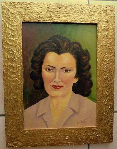 1952. THOMAS L. BEINTON. PORTRAIT OF A LADY, OIL IN GOLDEN FRAME,INCL OLD PHOTOGRAPH