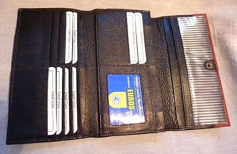 LADIES WALLET,WITH LOTS OF SPACE. GENUINE LEATHER . NEW. GREAT QUALITY
