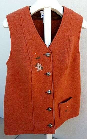 GERMAN FELT VEST, VINTAGE PIECE IN  EXCELLENT CONDITION. SIZE 42
