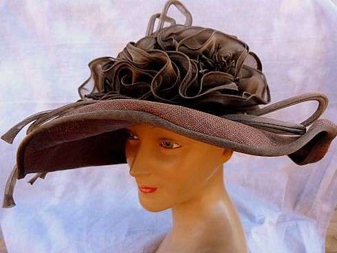 MODES DE PARIS. VINTAGE HAT,  EXCELLENT CONDITION